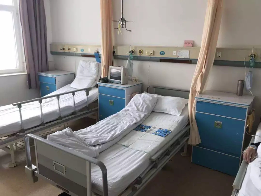 醫院用床頭柜 (1).jpg